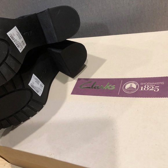 CLARKS WOMENS BOOTS _ BLACK (BRAND NEW WITH BOX) - Picture 4 of 5